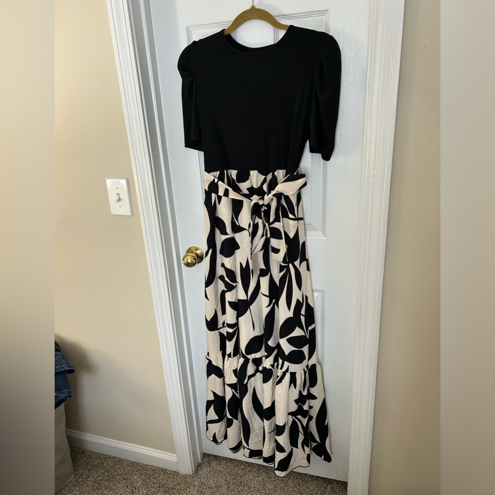 Black and white short sleeve dress from Zara, hits at the ankle